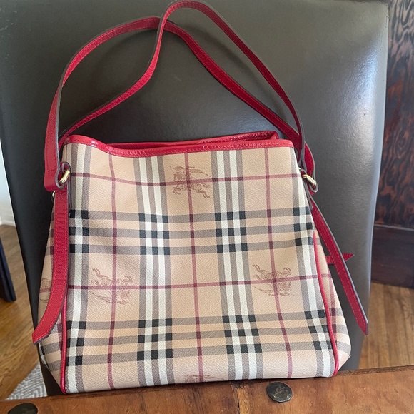 Burberry - Picture 1 of 6